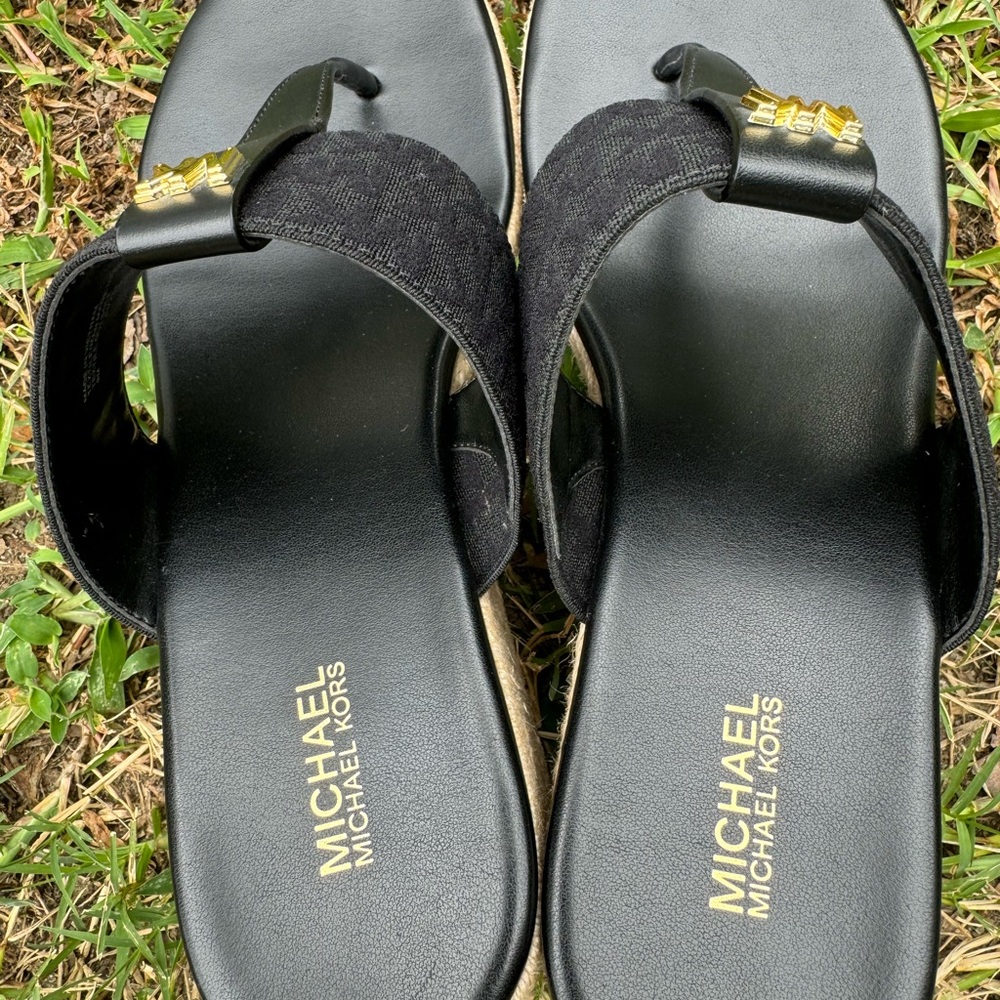 re-took picMichael Kors size 9 black tan sandals, high platform never worn - Picture 7 of 10